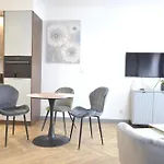 Private Parking, Secure Building - Old Town & Main Station