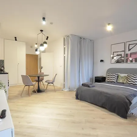 Appartement Private Parking, Secure Building - Old Town & Main Station *