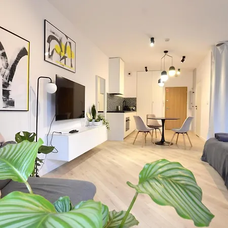 Appartement Private Parking, Secure Building - Old Town & Main Station *