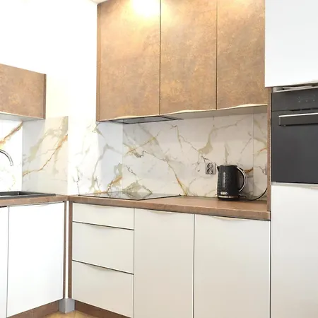 Appartement Private Parking, Secure Building - Old Town & Main Station *