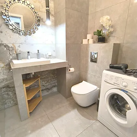 Appartement Private Parking, Secure Building - Old Town & Main Station