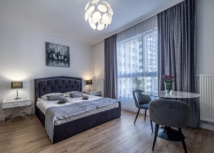 Private Parking, Secure Building - Old Town & Main Station *