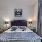 Private Parking, Secure Building - Old Town & Main Station *