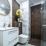 Apartament Private Parking, Secure Building - Old Town & Main Station