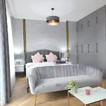 Private Parking, Secure Building - Old Town & Main Station *