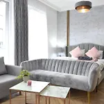 Private Parking, Secure Building - Old Town & Main Station Apartmán