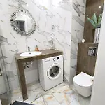 Appartement Private Parking, Secure Building - Old Town & Main Station *