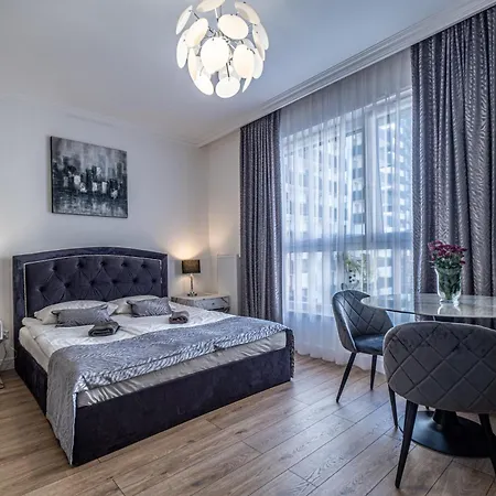 Private Parking, Secure Building - Old Town & Main Station *