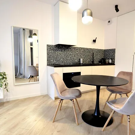 Private Parking, Secure Building - Old Town & Main Station Appartamento