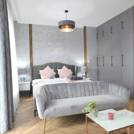 Private Parking, Secure Building - Old Town & Main Station *