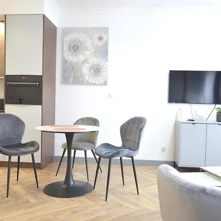 Private Parking, Secure Building - Old Town & Main Station