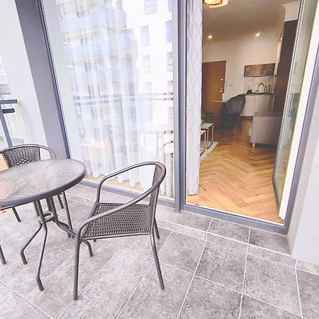 Private Parking, Secure Building - Old Town & Main Station *