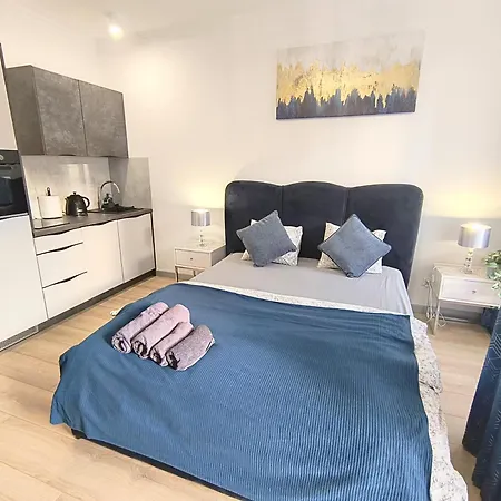 Private Parking, Secure Building - Old Town & Main Station Apartmán *