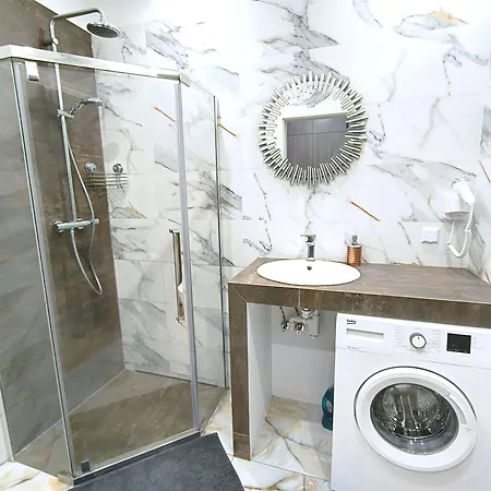 Private Parking, Secure Building - Old Town & Main Station Apartman