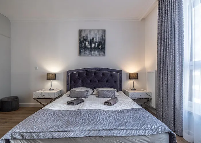 Private Parking, Secure Building - Old Town & Main Station *