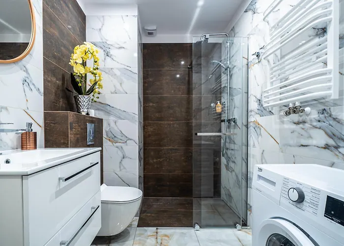 Private Parking, Secure Building - Old Town & Main Station Apartment *