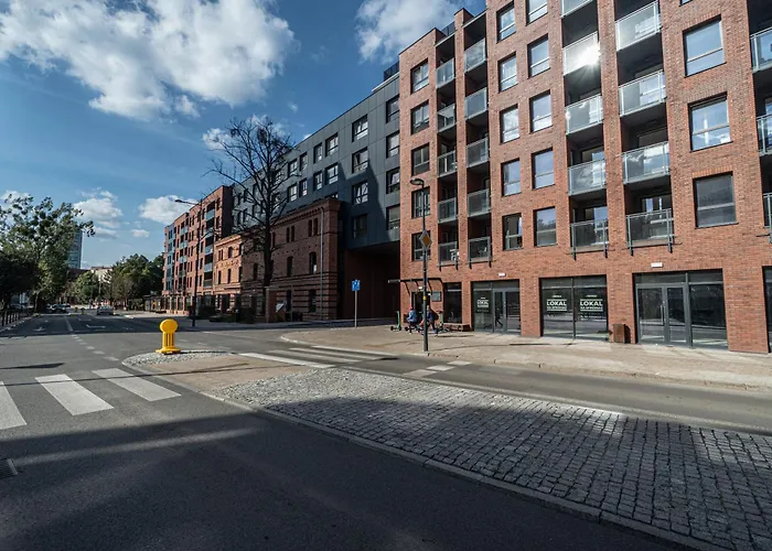 Private Parking, Secure Building - Old Town & Main Station Apartment