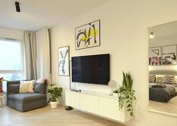 Apartment Private Parking, Secure Building - Old Town & Main Station *