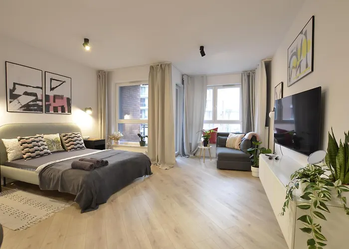 Private Parking, Secure Building - Old Town & Main Station