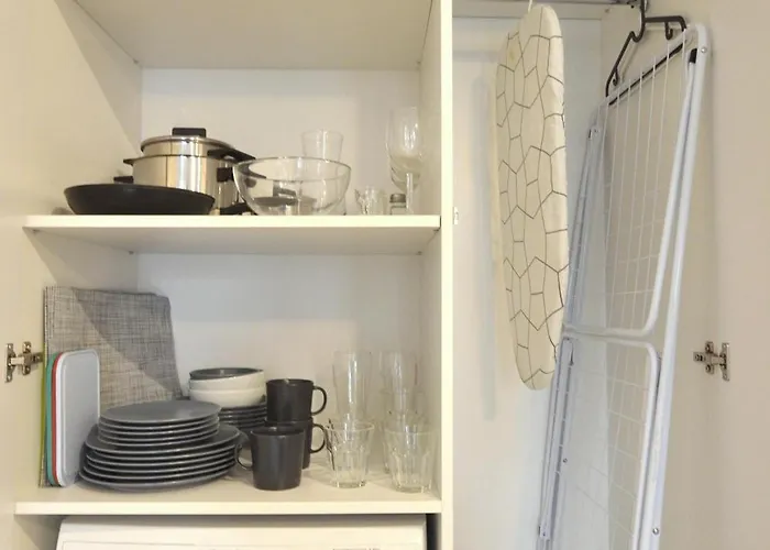 Private Parking, Secure Building - Old Town & Main Station Apartment *