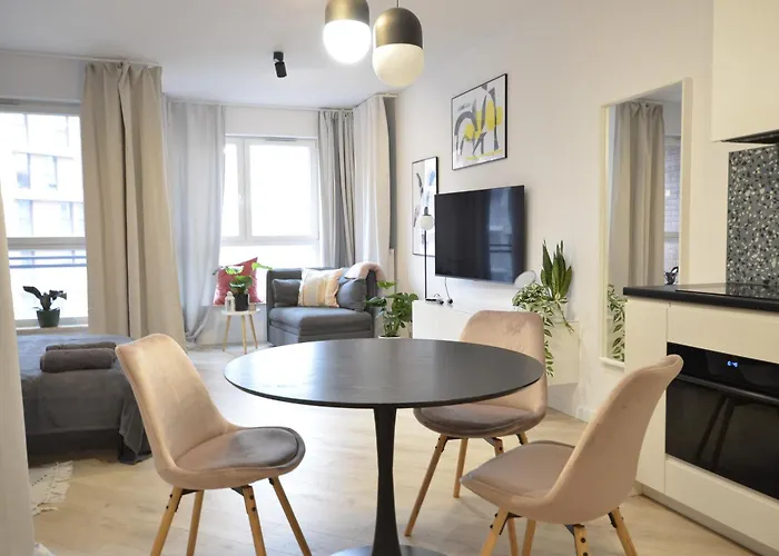 Apartment Private Parking, Secure Building - Old Town & Main Station