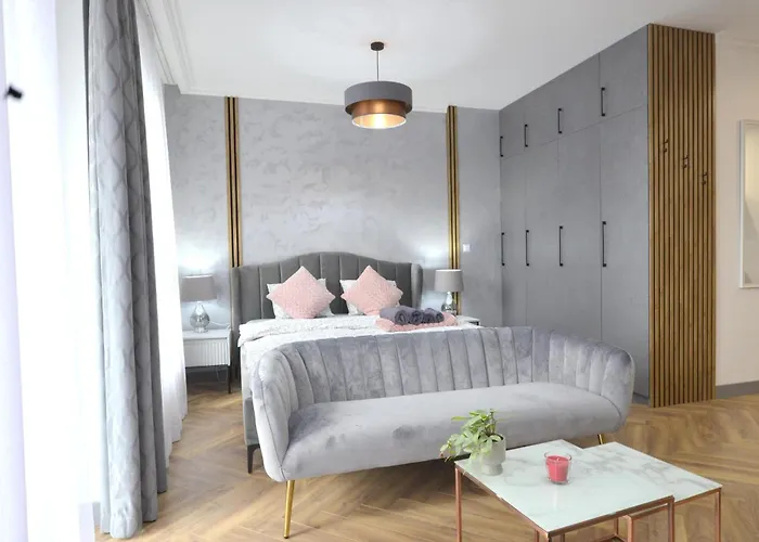 Private Parking, Secure Building - Old Town & Main Station *