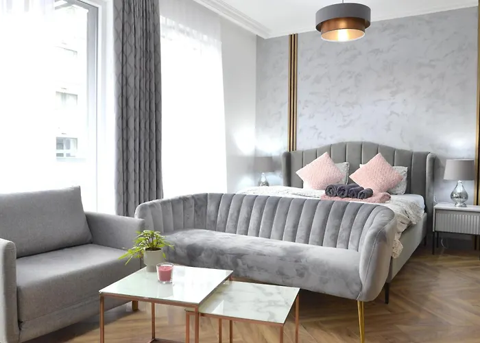 Private Parking, Secure Building - Old Town & Main Station Apartment