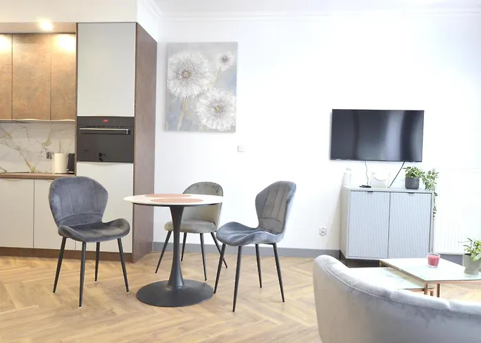 Private Parking, Secure Building - Old Town & Main Station