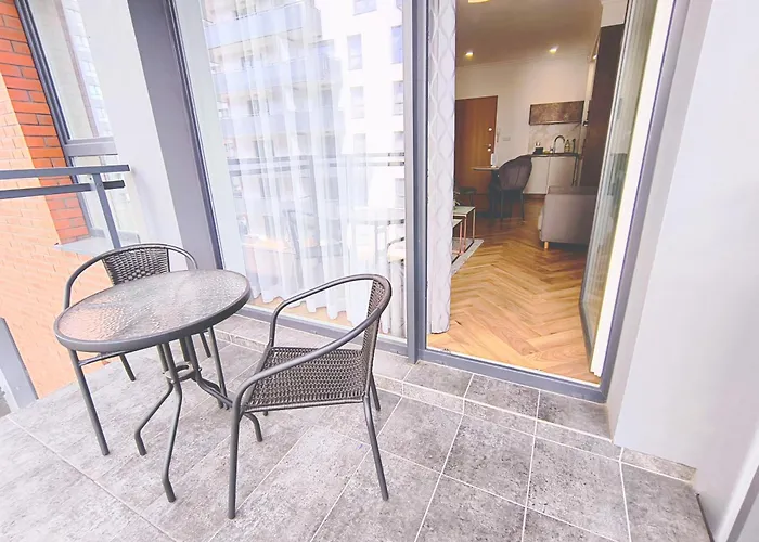 Private Parking, Secure Building - Old Town & Main Station *