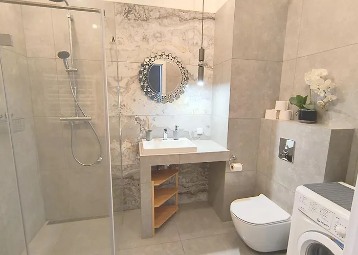 Private Parking, Secure Building - Old Town & Main Station Danzig