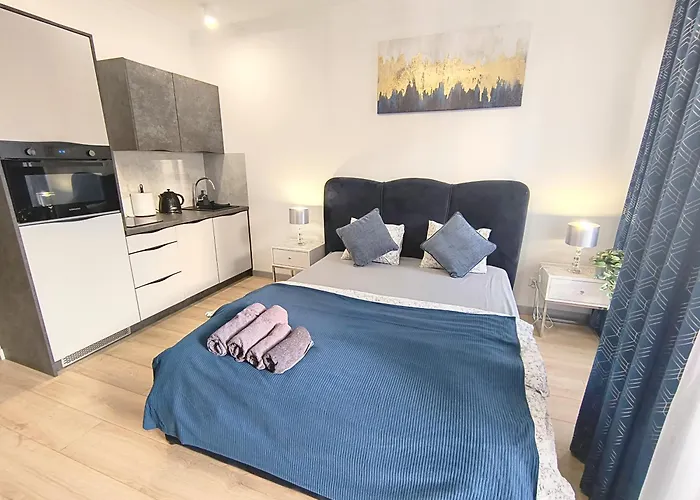 Private Parking, Secure Building - Old Town & Main Station Apartment *