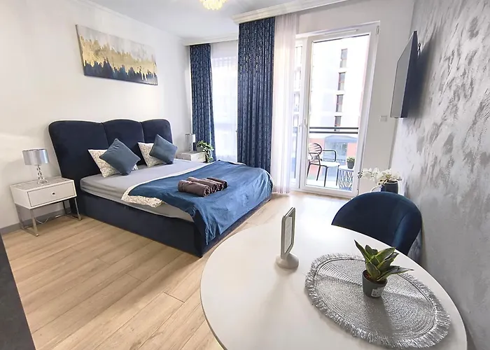 Private Parking, Secure Building - Old Town & Main Station Danzig