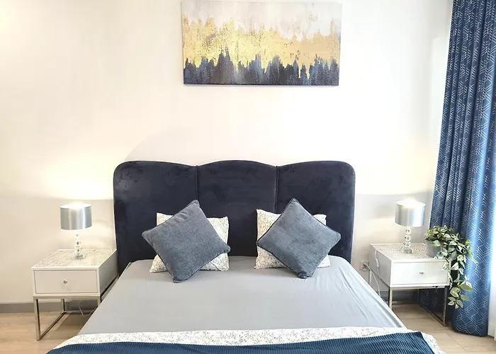 Private Parking, Secure Building - Old Town & Main Station Apartment