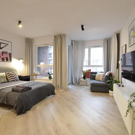 Private Parking, Secure Building - Old Town & Main Station