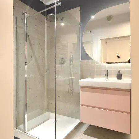 Apartment Private Parking, Secure Building - Old Town & Main Station