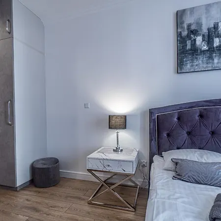 Apartment Private Parking, Secure Building - Old Town & Main Station Gdansk