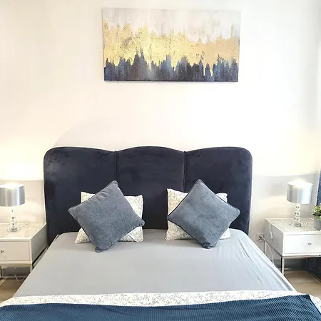 Private Parking, Secure Building - Old Town & Main Station Apartment