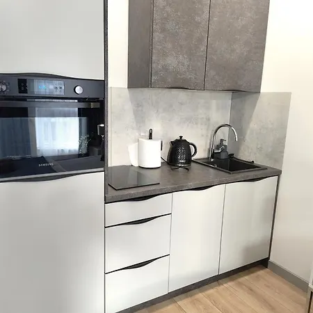 Apartman Private Parking, Secure Building - Old Town & Main Station