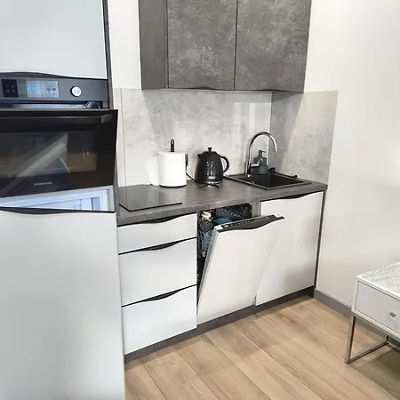 Private Parking, Secure Building - Old Town & Main Station *